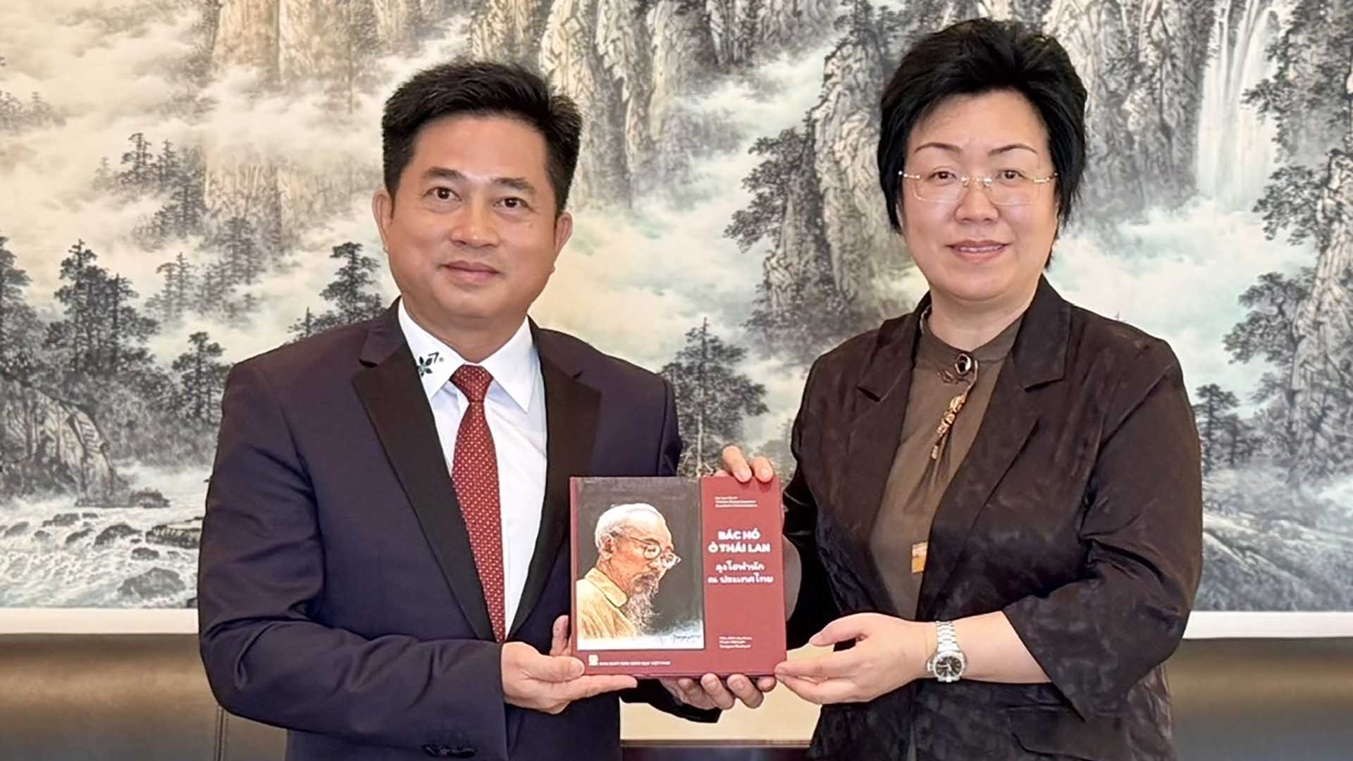 Thúc đẩy hợp tác giữa hai Tổng lãnh sự quán Việt Nam và Trung Quốc tại Khon Kaen, Thái Lan