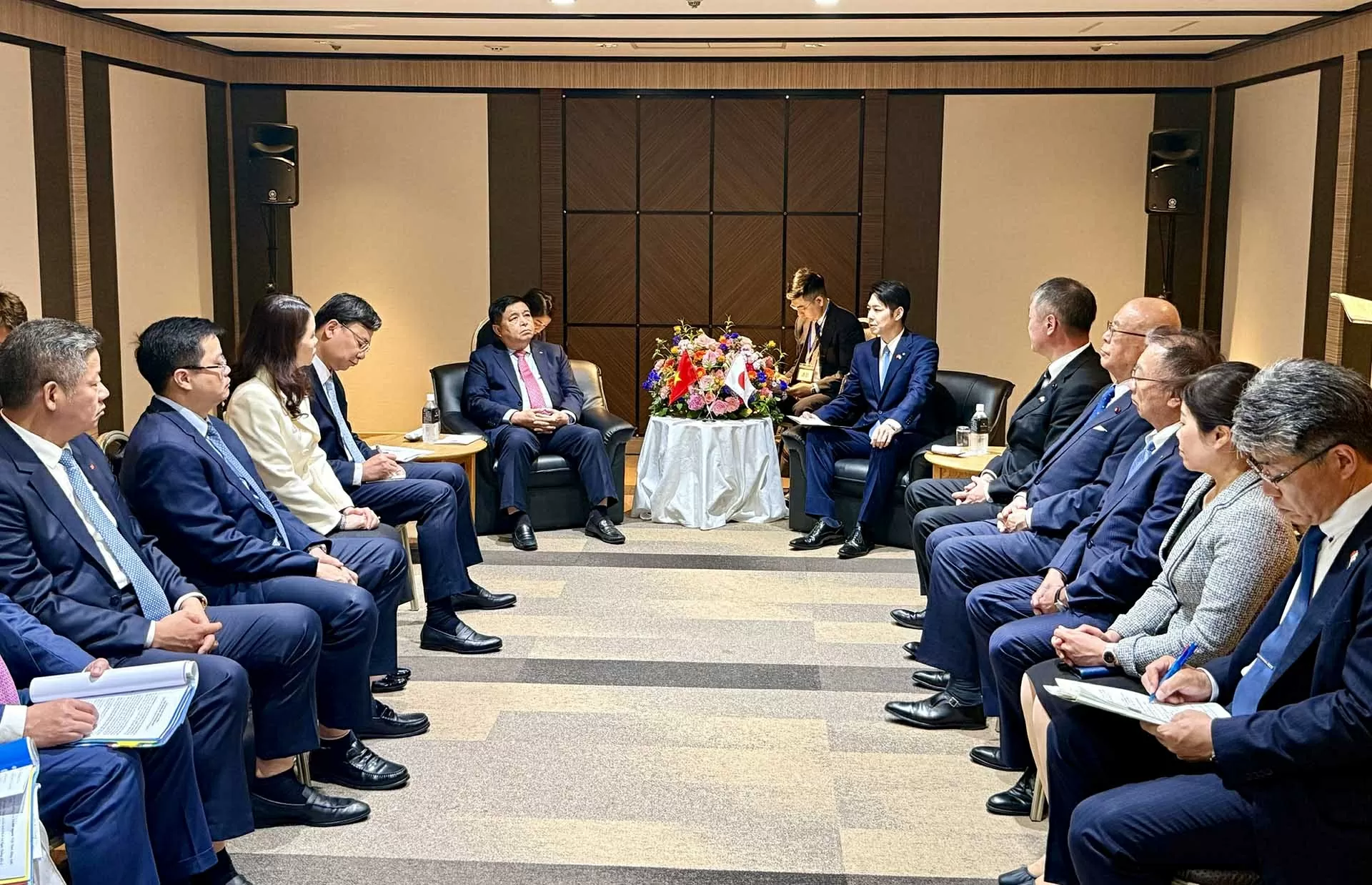 Phó Thủ tướng Nguyễn Chí Dũng tiếp Thống đốc tỉnh Hokkaido, Nhật Bản Phó Thủ tướng Nguyễn Chí Dũng tiếp Thống đốc tỉnh Hokkaido, Nhật Bản