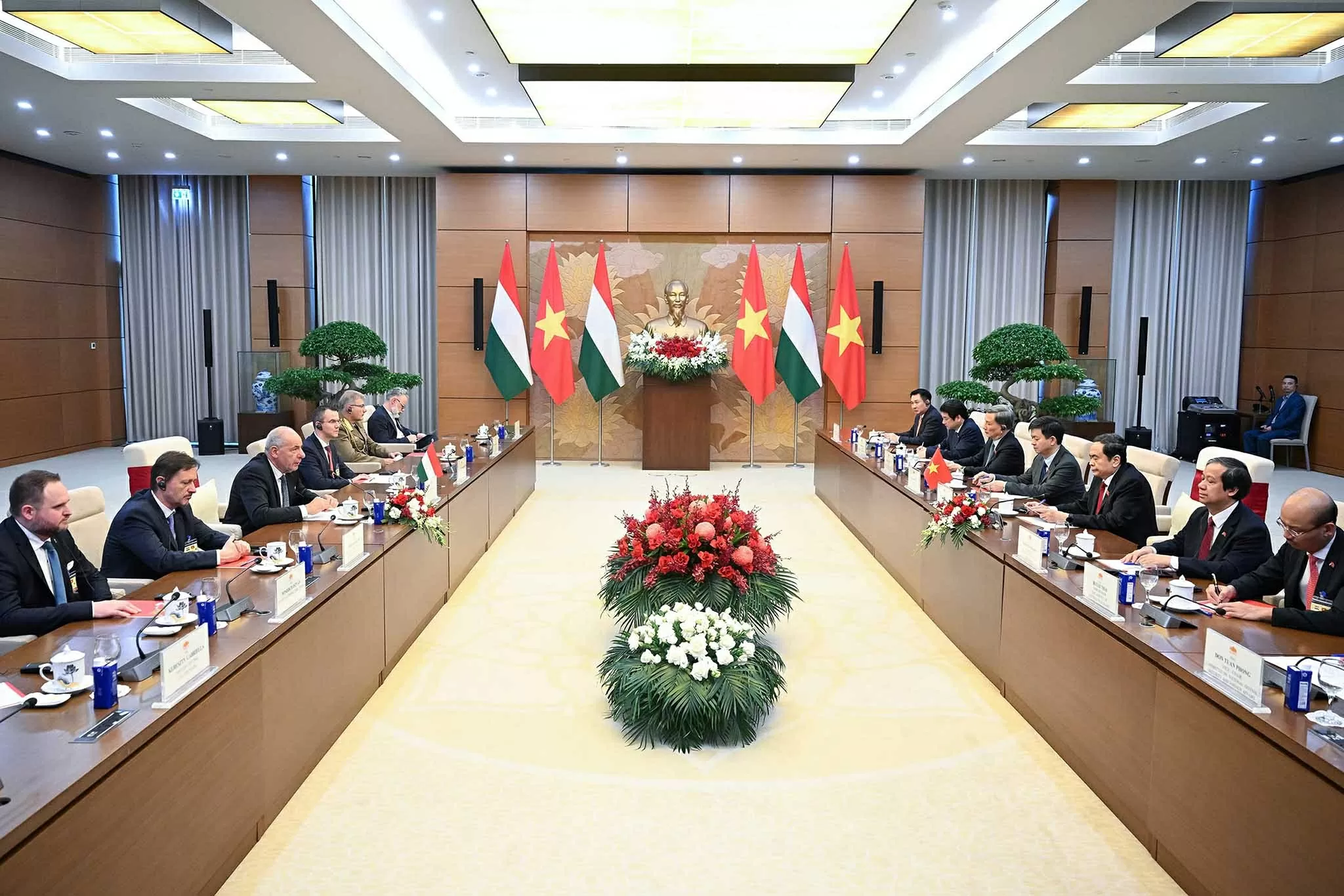 Chủ tịch Quốc hội Trần Thanh Mẫn hội kiến Tổng thống Hungary Sulyok Tamas Chủ tịch Quốc hội Trần Thanh Mẫn hội kiến Tổng thống Hungary Sulyok Tamas