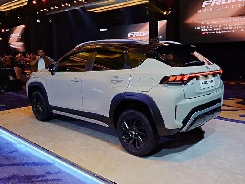 Giá xe Suzuki Fronx tại Indonesia dao động từ 259-319,9 triệu Rupiah (tương đương 412-509 triệu đồng) Giá xe Suzuki Fronx tại Indonesia dao động từ 259-319,9 triệu Rupiah (tương đương 412-509 triệu đồng)