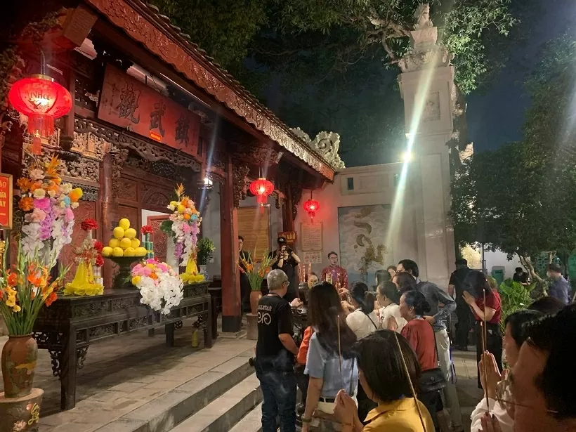 'Tiếng chuông Trấn Vũ' – tour đêm đi tìm linh hồn Thăng Long