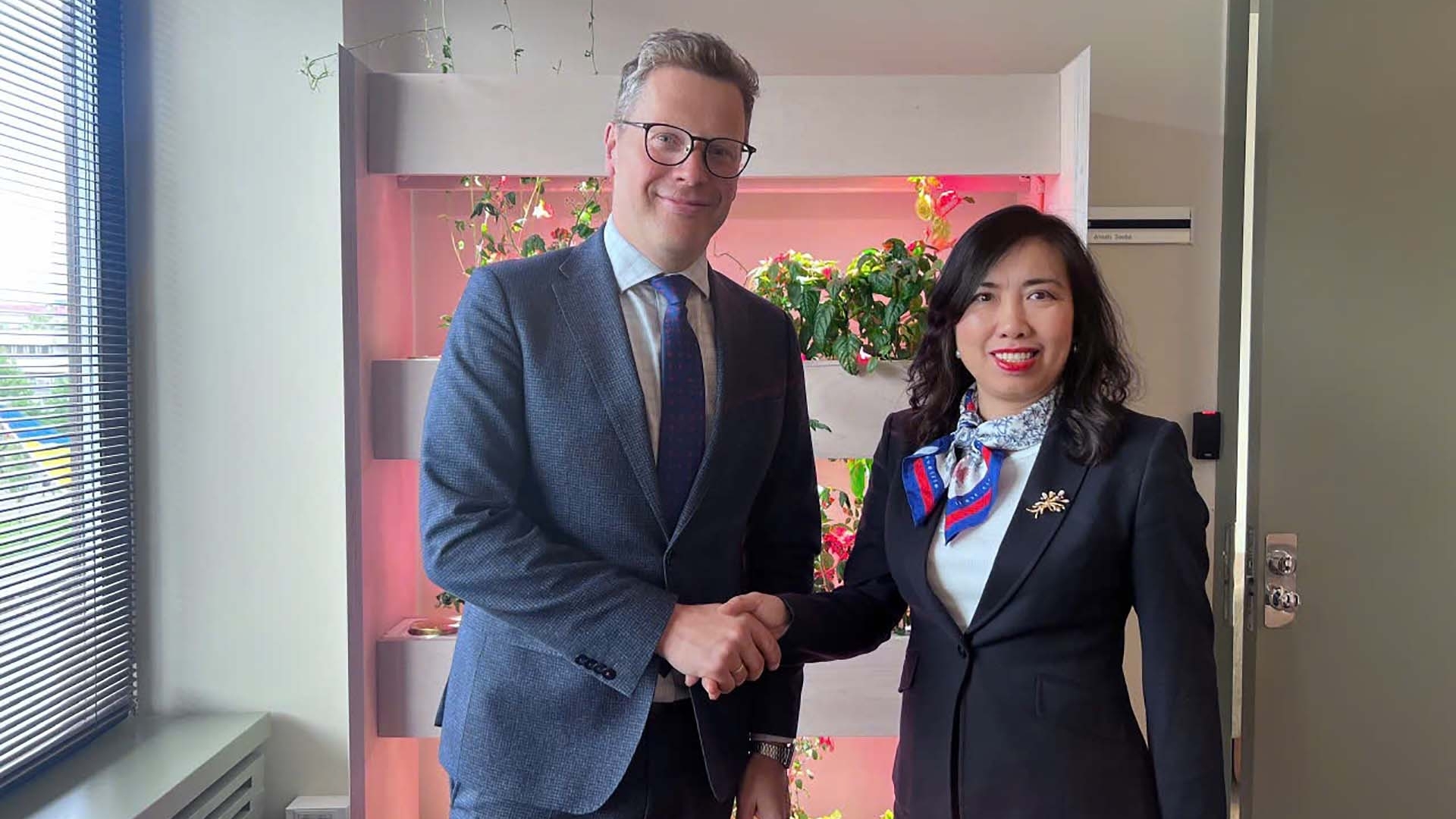 Thứ trưởng Ngoại giao Lê Thị Thu Hằng thăm, làm việc tại Estonia, thúc đẩy quan hệ hữu nghị và hợp tác nhiều mặt giữa hai nước