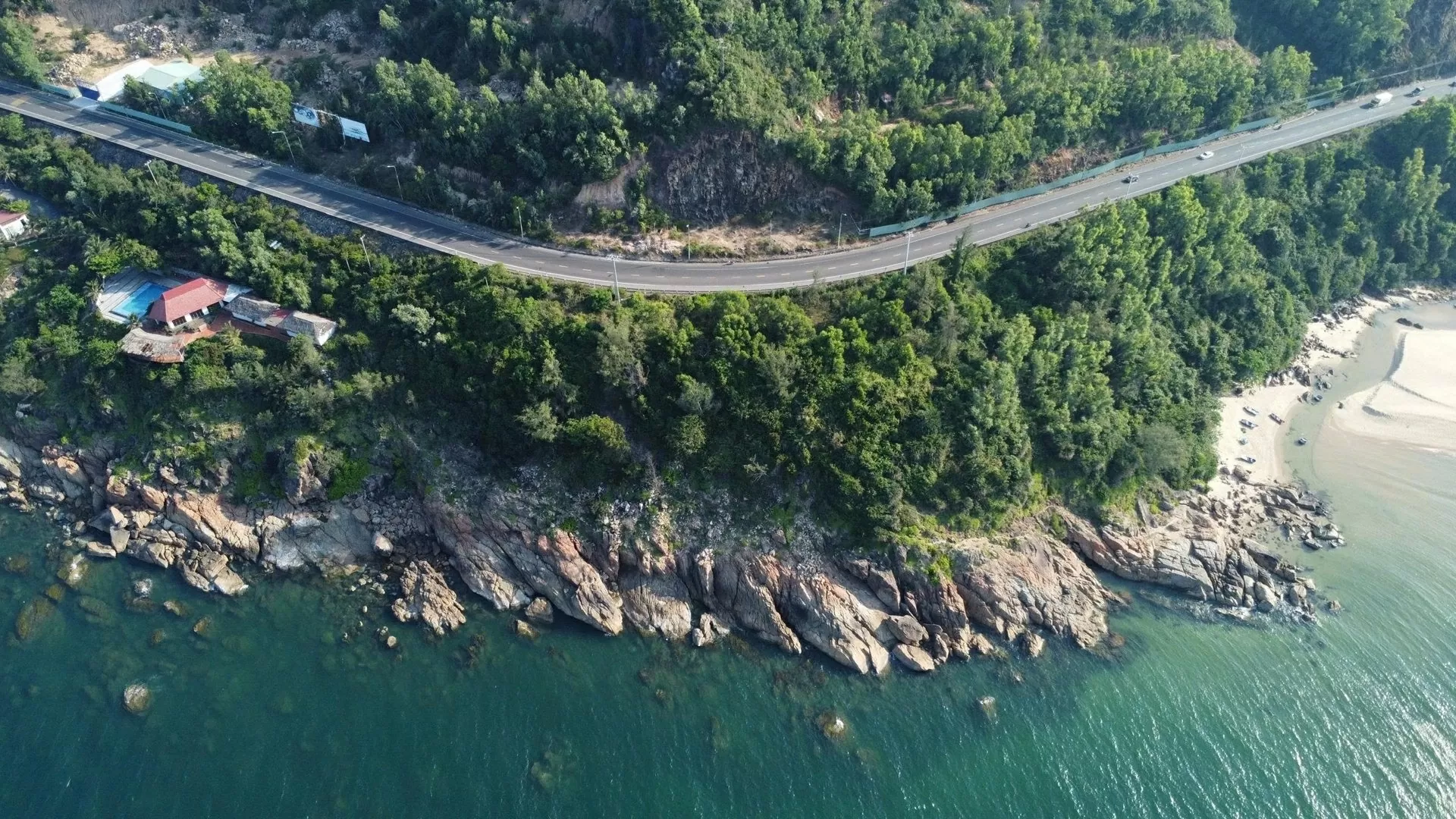 tuyến đường ven biển ấn tượng nhất khu vực miền Trung...