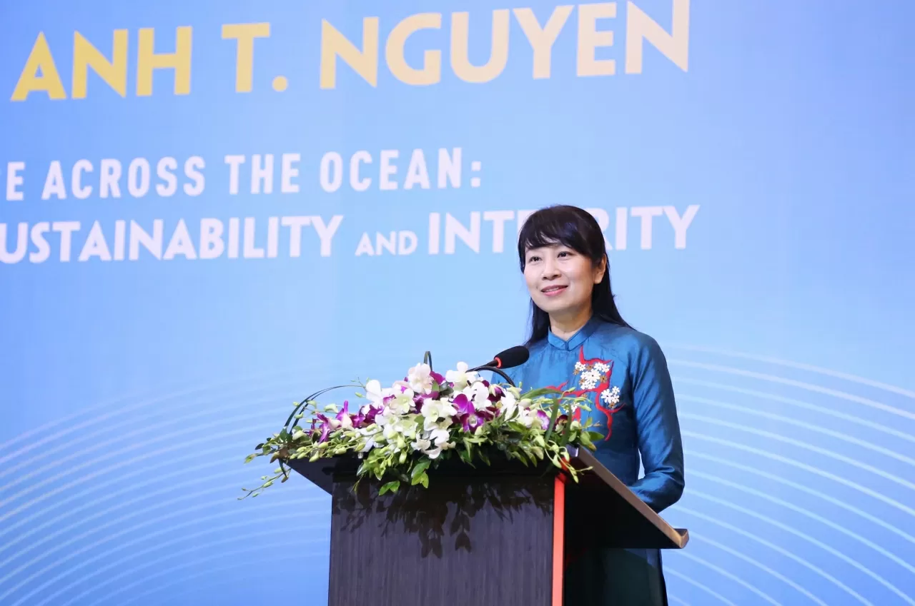 PGS.TS Nguyễn Thị Lan Anh chia sẻ về quan điểm, tầm nhìn và cam kết mạnh mẽ của mình trong việc thúc đẩy pháp quyền trên biển và đại dương. (Ảnh: Thành Long)