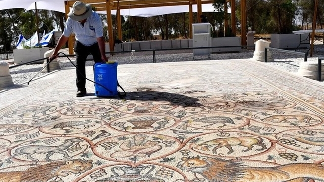 Israel giới thiệu với công chúng bức tranh khảm cổ tinh xảo, nhiều màu sắc niên đại 1.600 năm