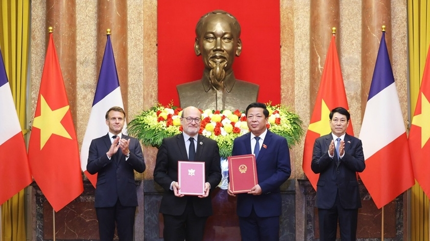 Việt Nam - Pháp thúc đẩy hợp tác trong lĩnh vực giao thông vận tải