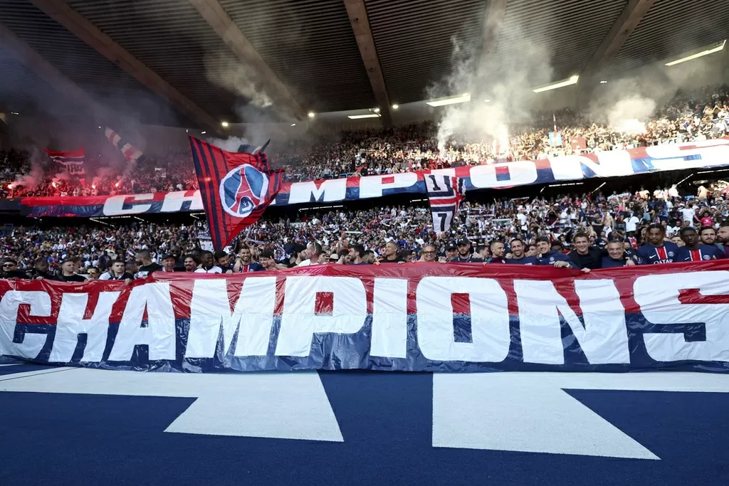 PSG vô địch Ligue 1 sớm trước 6 vòng đấu. PSG vô địch Ligue 1 sớm trước 6 vòng đấu.