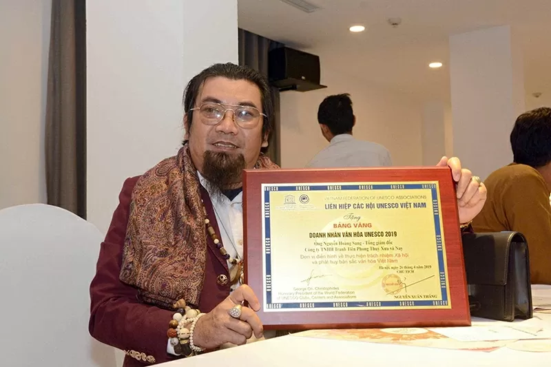 Doanh nhân Nguyễn Hoàng Sang nhận bảng vàng Doanh nhân Văn hóa UNESCO 2019. Doanh nhân Nguyễn Hoàng Sang nhận bảng vàng Doanh nhân Văn hóa UNESCO 2019.