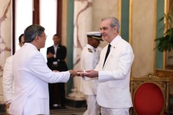 Đại sứ Lê Quang Long trình Thư ủy nhiệm lên Tổng thống Cộng hoà Dominica