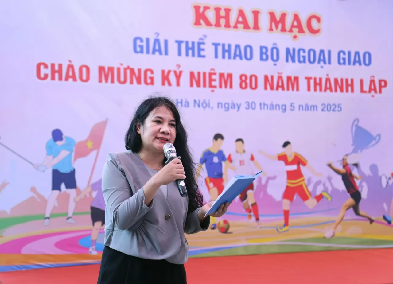 Bà Đỗ Ngọc Thủy, Chủ tịch Công đoàn Bộ Ngoại Giao phát biểu khai mạc. (Ảnh: Thành Long) Bà Đỗ Ngọc Thủy, Chủ tịch Công đoàn Bộ Ngoại Giao phát biểu khai mạc. (Ảnh: Thành Long)