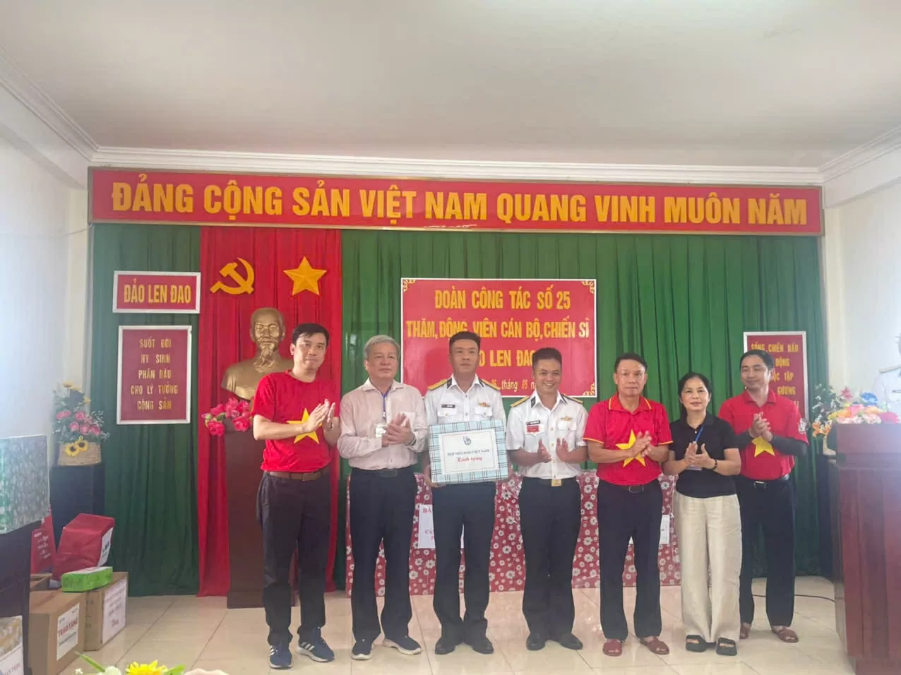 Thăm Trường Sa: Chuyến công tác đặc biệt của Hội Nhà báo Việt Nam Thăm Trường Sa: Chuyến công tác đặc biệt của Hội Nhà báo Việt Nam