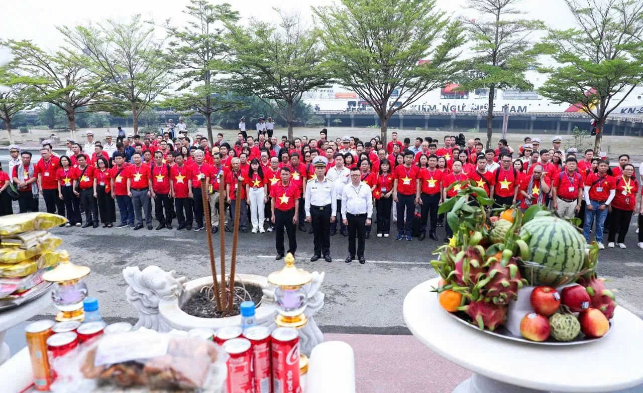 Thăm Trường Sa: Chuyến công tác đặc biệt của Hội Nhà báo Việt Nam Thăm Trường Sa: Chuyến công tác đặc biệt của Hội Nhà báo Việt Nam