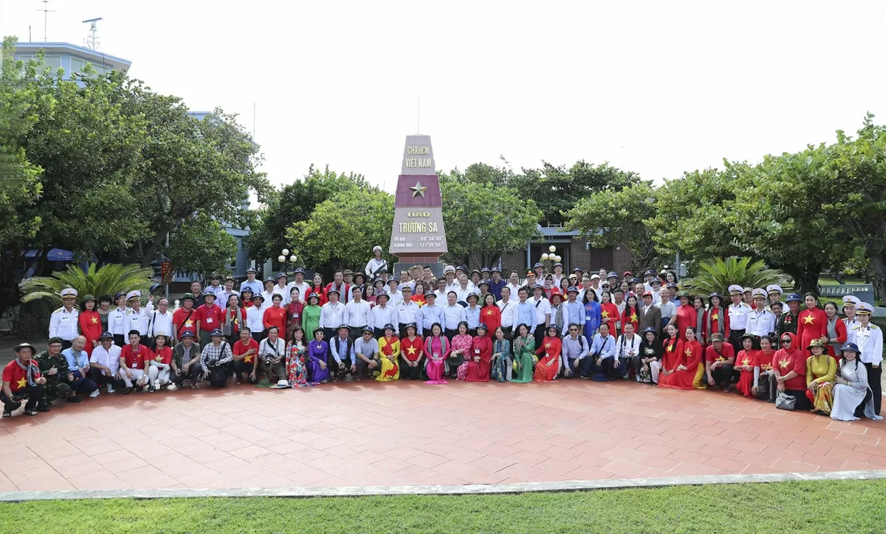 Thăm Trường Sa: Chuyến công tác đặc biệt của Hội Nhà báo Việt Nam Thăm Trường Sa: Chuyến công tác đặc biệt của Hội Nhà báo Việt Nam