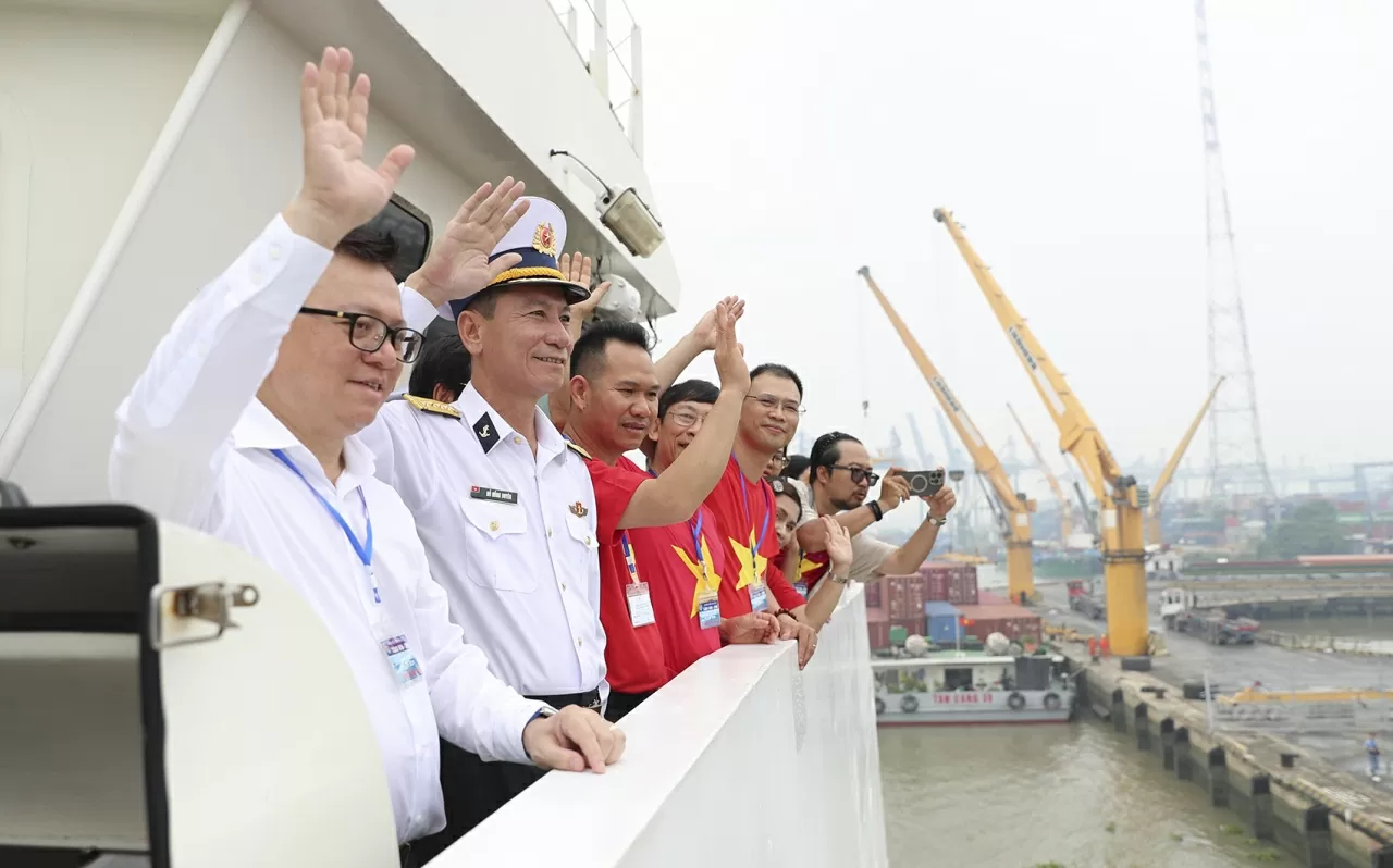 Thăm Trường Sa: Chuyến công tác đặc biệt của Hội Nhà báo Việt Nam Thăm Trường Sa: Chuyến công tác đặc biệt của Hội Nhà báo Việt Nam