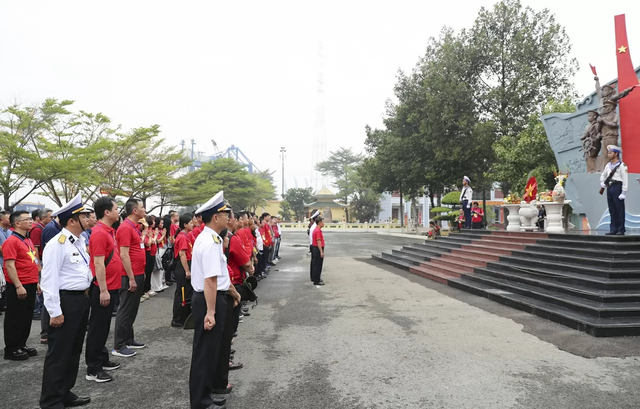 Thăm Trường Sa: Chuyến công tác đặc biệt của Hội Nhà báo Việt Nam Thăm Trường Sa: Chuyến công tác đặc biệt của Hội Nhà báo Việt Nam