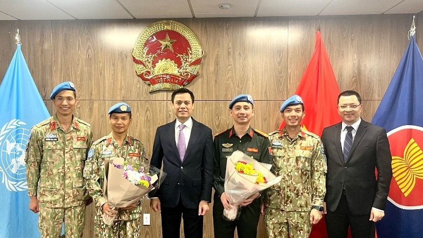 Đại sứ Đặng Hoàng Giang gặp gỡ cán bộ, sĩ quan gìn giữ hòa bình của Việt Nam tại Liên hợp quốc