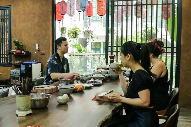 Lớp học nấu ăn cùng người Việt - Nhịp cầu ngoại giao nhân dân kiểu mới Lớp học nấu ăn cùng người Việt - Nhịp cầu ngoại giao nhân dân kiểu mới