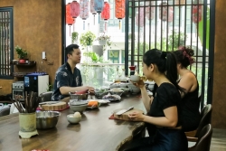 Lớp học nấu ăn cùng người Việt - Nhịp cầu ngoại giao nhân dân kiểu mới