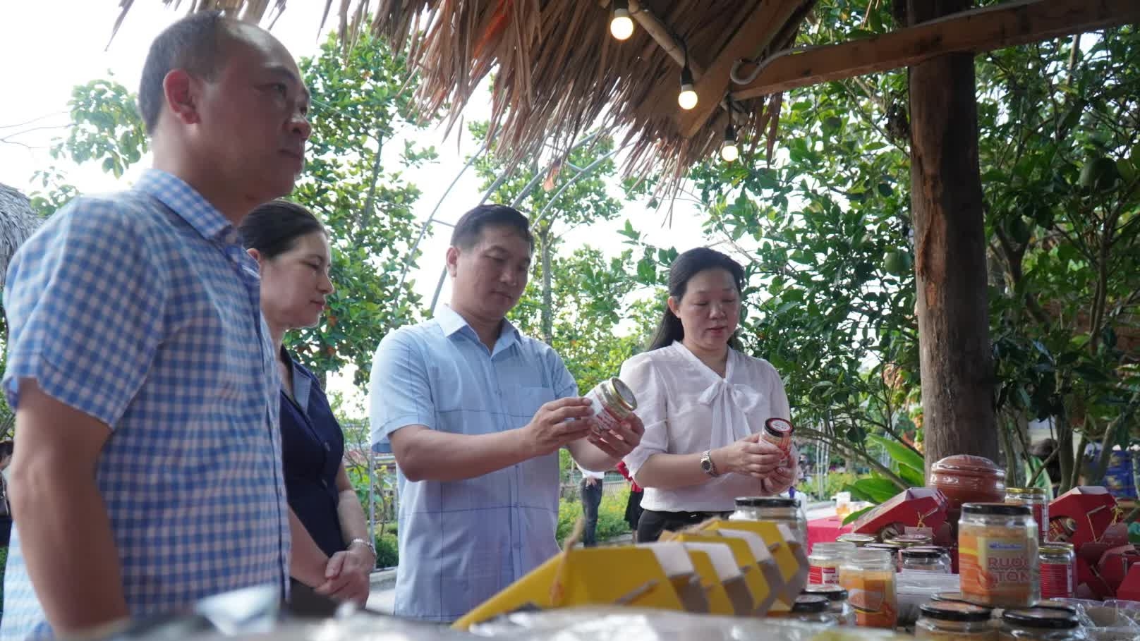 Quảng bá sản phẩm OCOP và các sản phẩm nông sản tiêu biểu của Bắc Ninh tại Chợ phiên nông sản an toàn