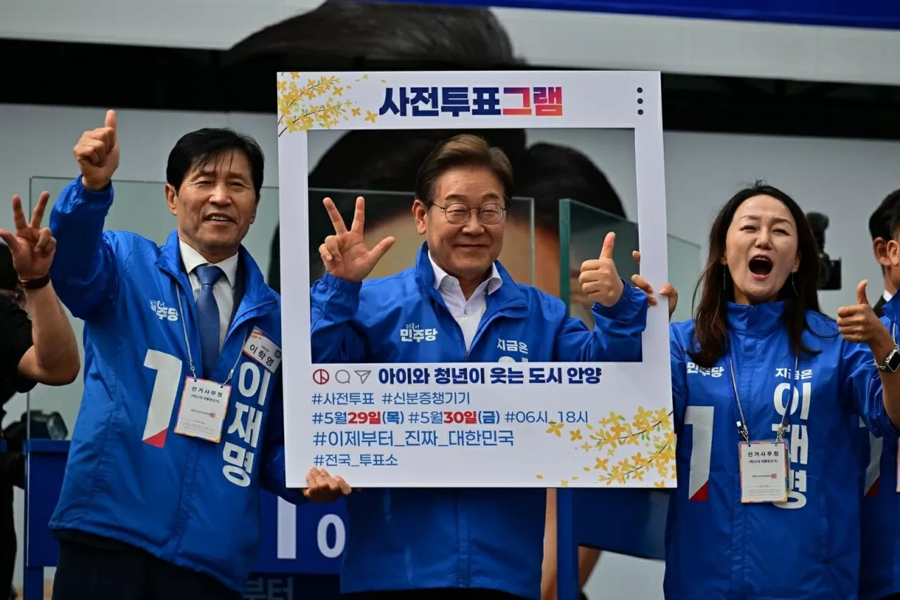 Hàn Quốc: Tỷ lệ cử tri đi bầu cao kỷ lục, cuộc đua vào Nhà Xanh ngày càng nóng