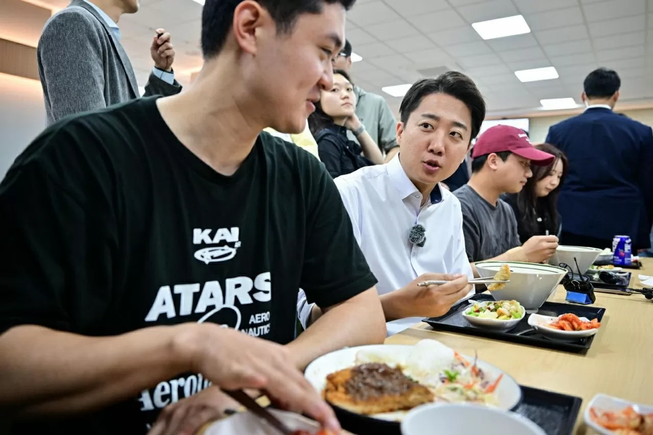 Hàn Quốc: Tỷ lệ cử tri đi bầu cao kỷ lục, cuộc đua vào Nhà Xanh ngày càng nóng Hàn Quốc: Tỷ lệ cử tri đi bầu cao kỷ lục, cuộc đua vào Nhà Xanh ngày càng nóng