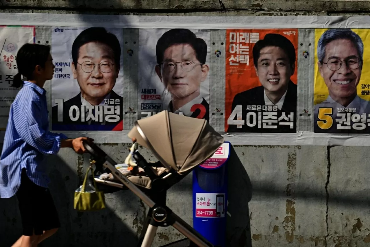 Hàn Quốc: Tỷ lệ cử tri đi bầu cao kỷ lục, cuộc đua vào Nhà Xanh ngày càng nóng Hàn Quốc: Tỷ lệ cử tri đi bầu cao kỷ lục, cuộc đua vào Nhà Xanh ngày càng nóng