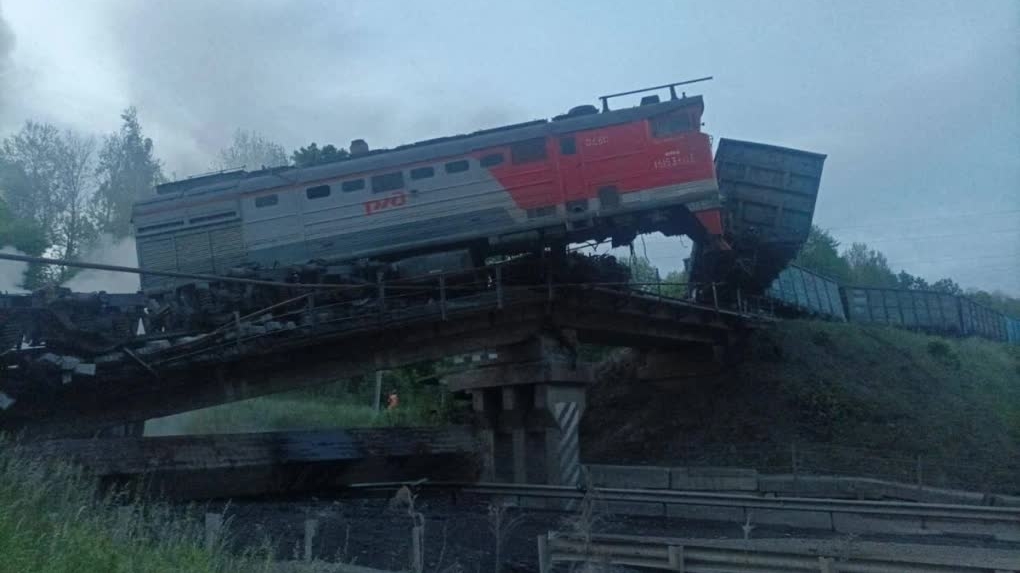 Nga công bố nguyên nhân sập cầu đường sắt khiến nhiều người thương vong