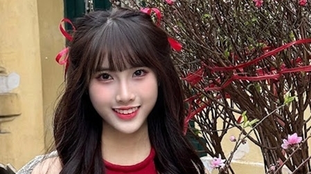 Cô gái trẻ lan tỏa thông điệp yêu thương và chia sẻ đến mọi người