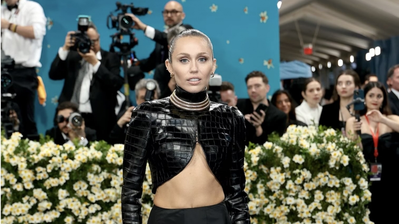 Miley Cyrus tiết lộ bệnh hiếm, gặp khó khăn khi biểu diễn