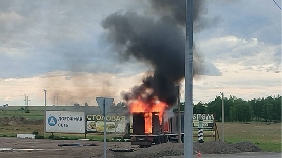 Không báo cho Mỹ, Ukraine tuyên bố tấn công hàng loạt căn cứ không quân Nga