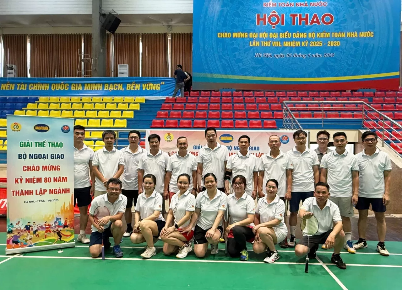 Bộ môn cầu lông được khai mạc và thi đấu vào chiều 1/6 với sự tham gia của hơn 30 vận động viên được chia thành 5 thể thức là: đơn nam; đơn nữ; đôi nam; đôi nữ và đôi nam nữ.