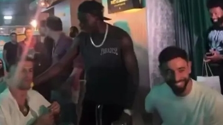 Thêm dấu hiệu tiền vệ Fernandes sắp đến Trung Đông