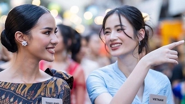 Hoa hậu Ý Nhi thân thiết với Miss World 2025 Opal Suchata Chuangsri