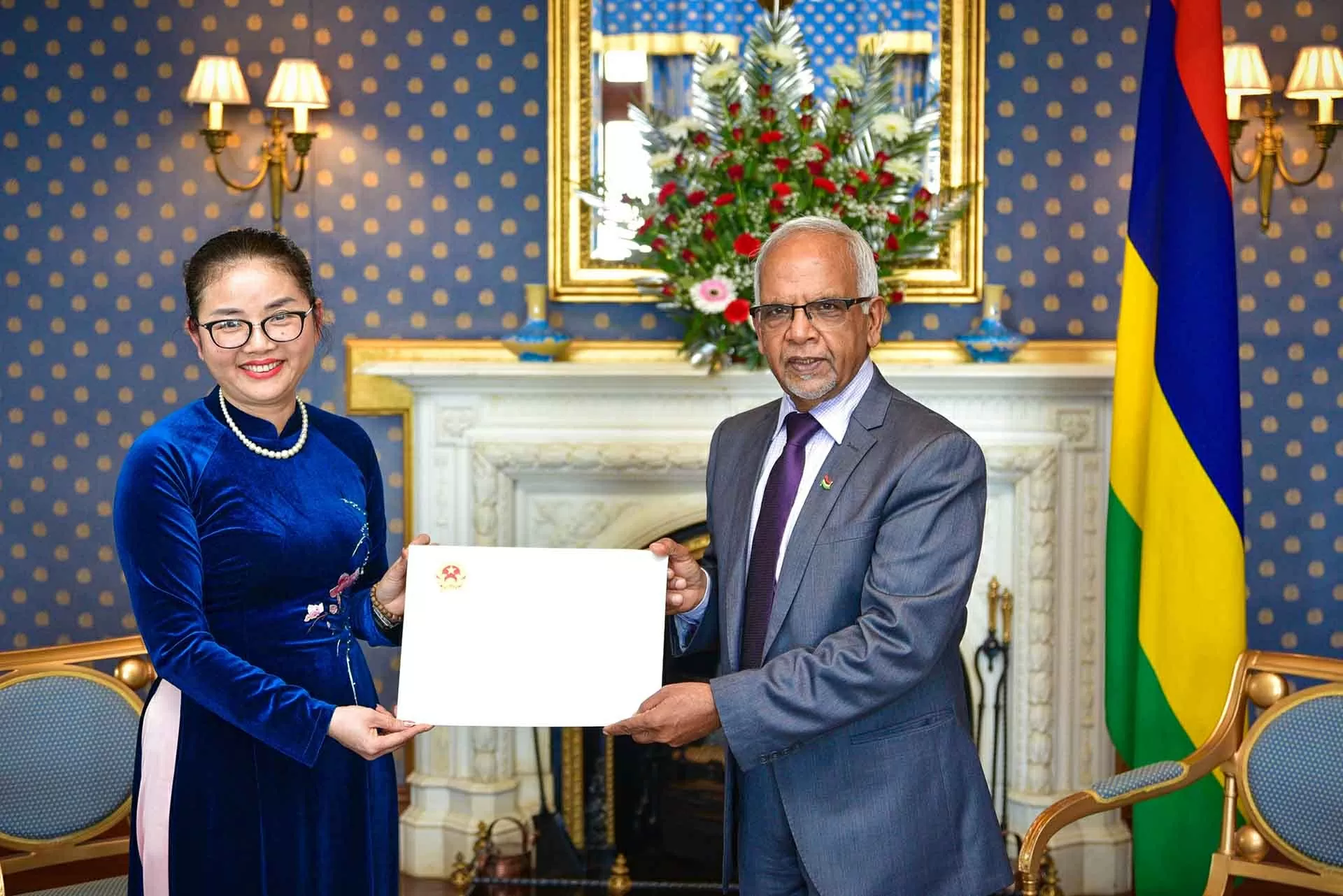 Đại sứ Trần Thị Thu Thìn trình Thư ủy nhiệm lên Tổng thống Cộng hòa Mauritius Đại sứ Trần Thị Thu Thìn trình Thư ủy nhiệm lên Tổng thống Cộng hòa Mauritius