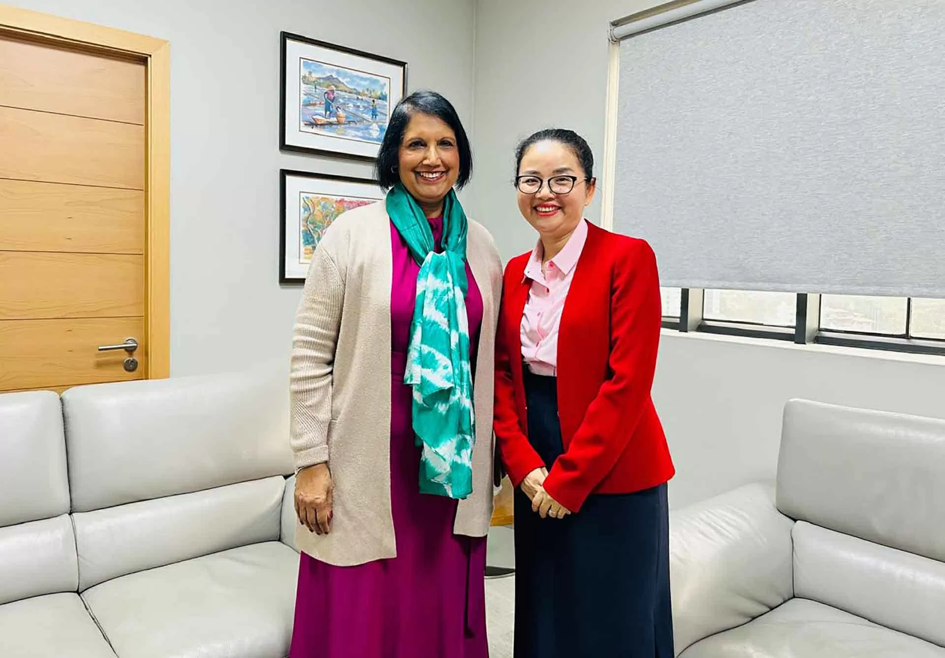 Đại sứ Trần Thị Thu Thìn trình Thư ủy nhiệm lên Tổng thống Cộng hòa Mauritius Đại sứ Trần Thị Thu Thìn trình Thư ủy nhiệm lên Tổng thống Cộng hòa Mauritius