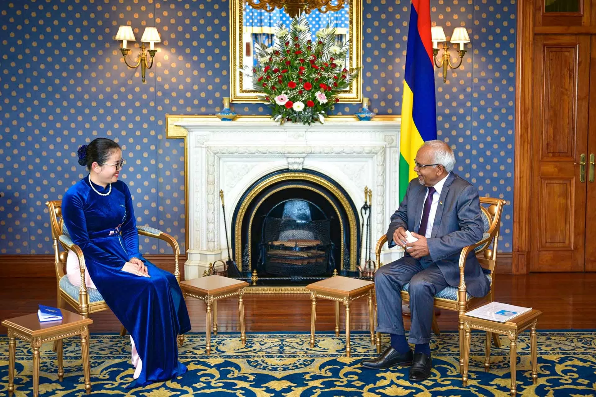 Đại sứ Trần Thị Thu Thìn trình Thư ủy nhiệm lên Tổng thống Cộng hòa Mauritius Đại sứ Trần Thị Thu Thìn trình Thư ủy nhiệm lên Tổng thống Cộng hòa Mauritius