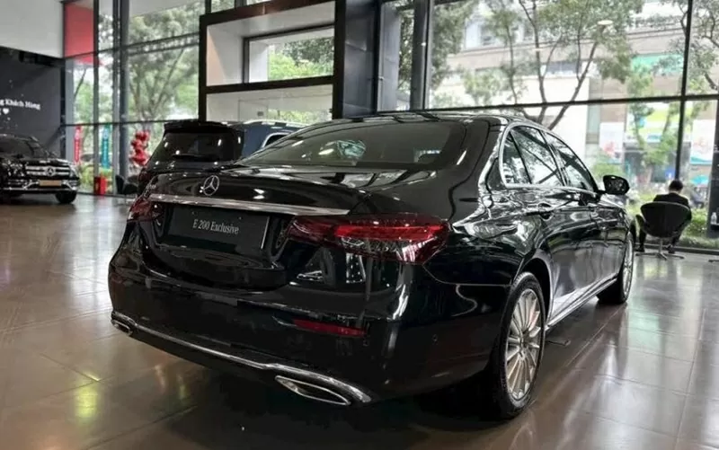 Bản thấp Mercedes-Benz E 200 Exclusive cũng nhận được ưu đãi giảm giá hấp dẫn từ đại lý Bản thấp Mercedes-Benz E 200 Exclusive cũng nhận được ưu đãi giảm giá hấp dẫn từ đại lý