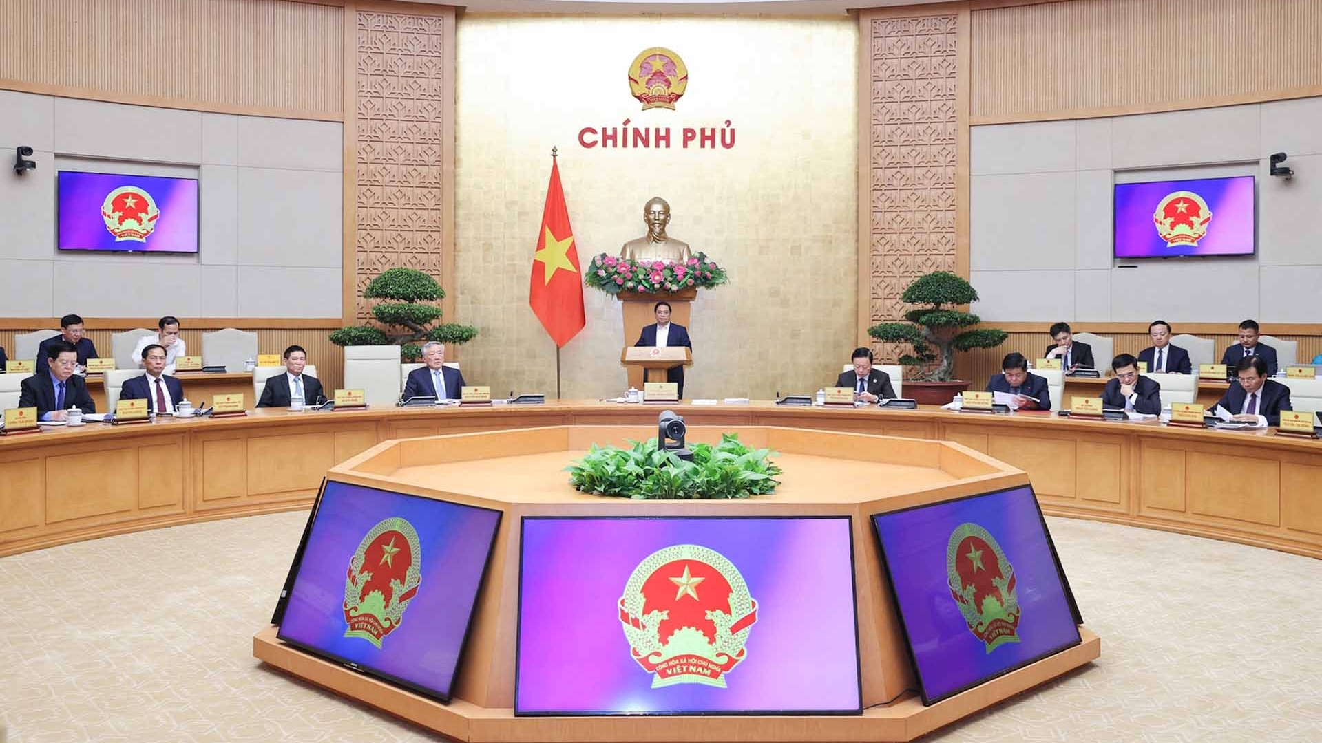Thủ tướng Phạm Minh Chính chủ trì phiên họp Chính phủ thường kỳ tháng 5/2025