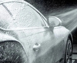 Nước rửa xe ô tô không chạm bọt tuyết, có ảnh hưởng đến lớp sáp của xe?