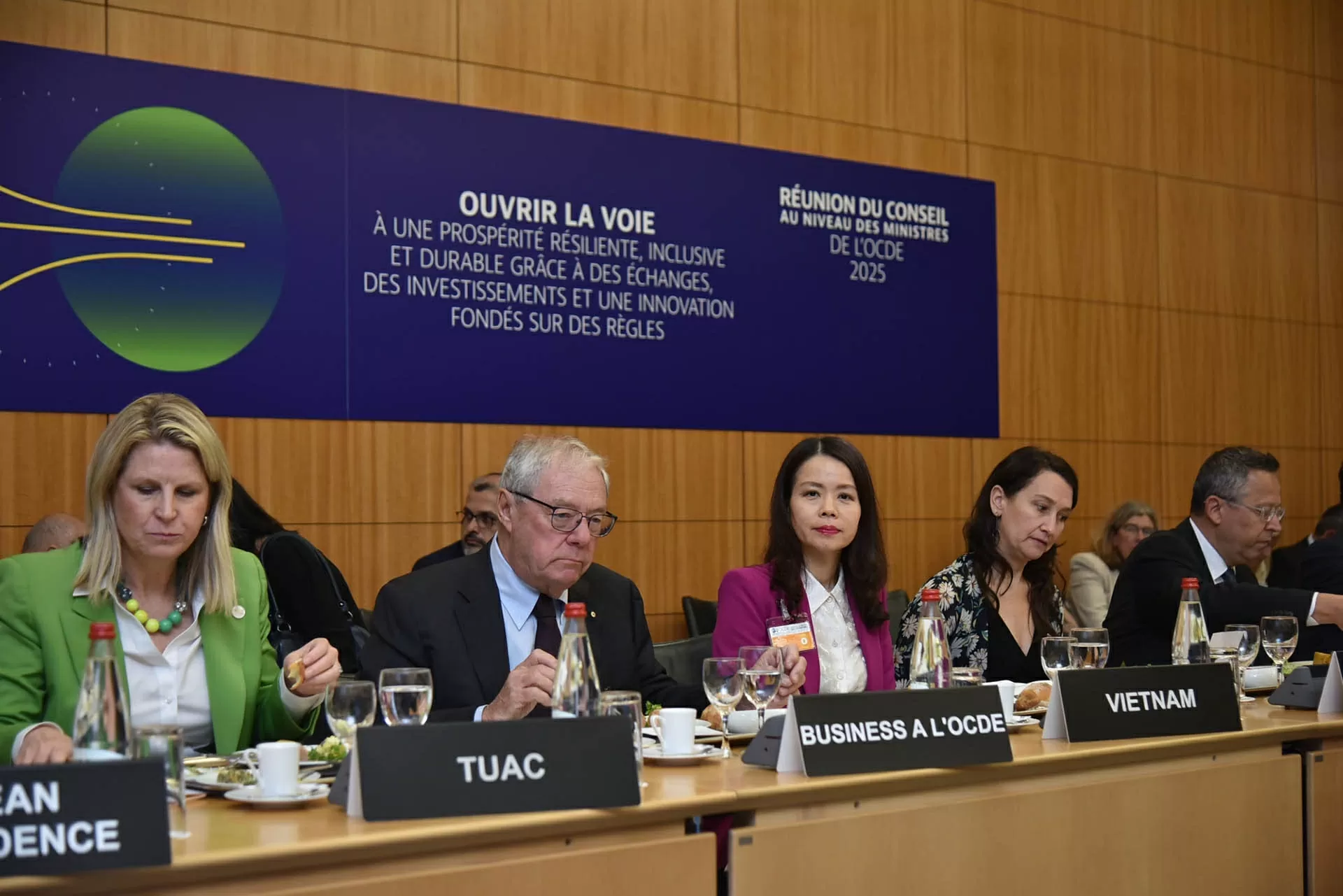 Việt Nam có nhiều đóng góp quan trọng, tích cực vào thành công chung của Hội nghị Hội đồng Bộ trưởng OECD năm 2025 Việt Nam có nhiều đóng góp quan trọng, tích cực vào thành công chung của Hội nghị Hội đồng Bộ trưởng OECD năm 2025