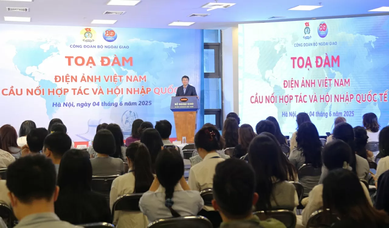 Toàn cảnh Tọa đàm : “Điện ảnh Việt Nam – Cầu nối hợp tác và hội nhập quốc tế”. (Ảnh: Thành Long) Toàn cảnh Tọa đàm : “Điện ảnh Việt Nam – Cầu nối hợp tác và hội nhập quốc tế”. (Ảnh: Thành Long)