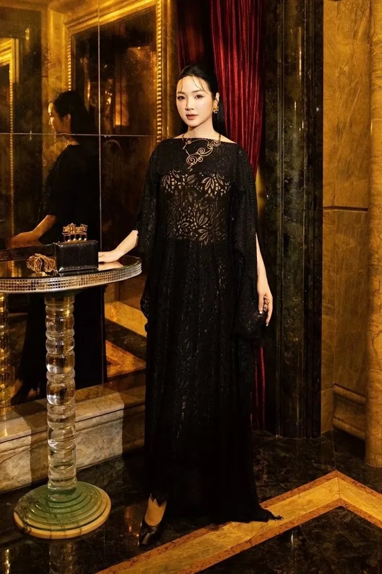 Hoa hậu Giáng My là khách mời trong đêm tiệc Welcome Party tại TP. Hồ Chí Minh, trước thềm khai mạc Tuần lễ thời trang quốc tế Việt Nam. Hoa hậu diện chiếc váy ren chất liệu xuyên thấu. Hoa hậu Giáng My là khách mời trong đêm tiệc Welcome Party tại TP. Hồ Chí Minh, trước thềm khai mạc Tuần lễ thời trang quốc tế Việt Nam. Hoa hậu diện chiếc váy ren chất liệu xuyên thấu.