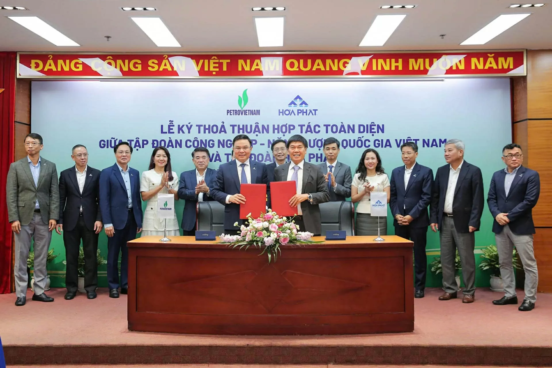 Petrovietnam nỗ lực duy trì hiệu quả hoạt động, giữ đà tăng trưởng giữa biến động thị trường Petrovietnam nỗ lực duy trì hiệu quả hoạt động, giữ đà tăng trưởng giữa biến động thị trường