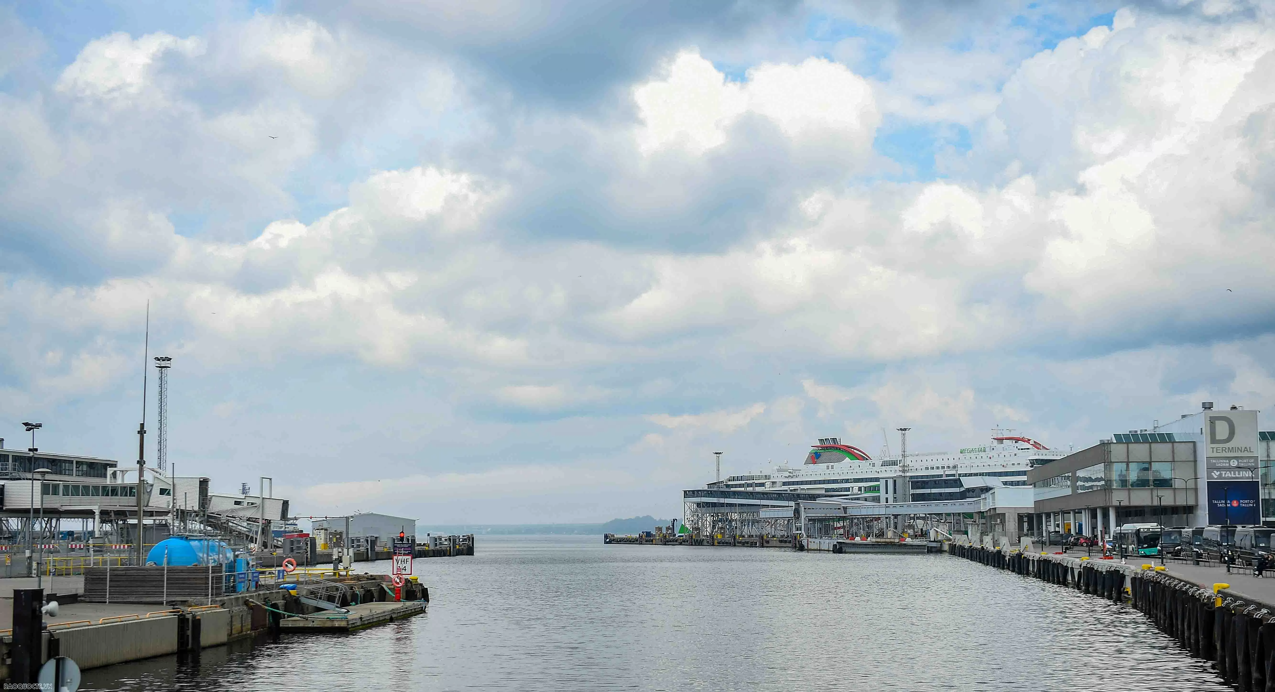 Thủ tướng Phạm Minh Chính và Phu nhân tham quan phố cổ Tallinn - viên ngọc cổ giữa trái tim Bắc Âu