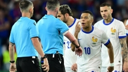 Tuyển Pháp thua Tây Ban Nha, Mbappe kiểm tra đồng hồ của trọng tài