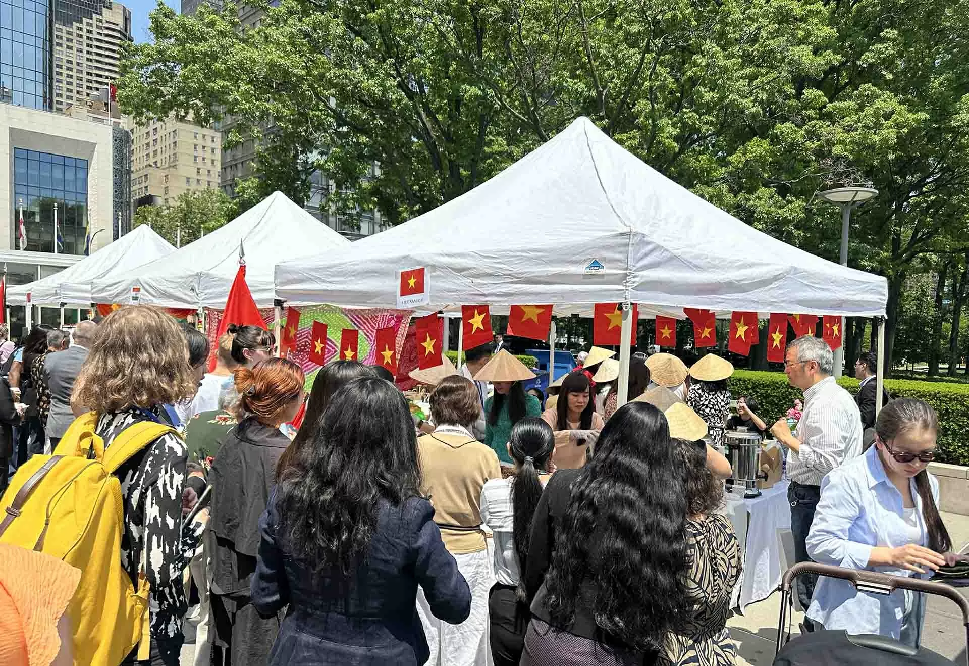 Ẩm thực và hàng thủ công Việt Nam ‘hút khách’ tại hội chợ Liên hợp quốc