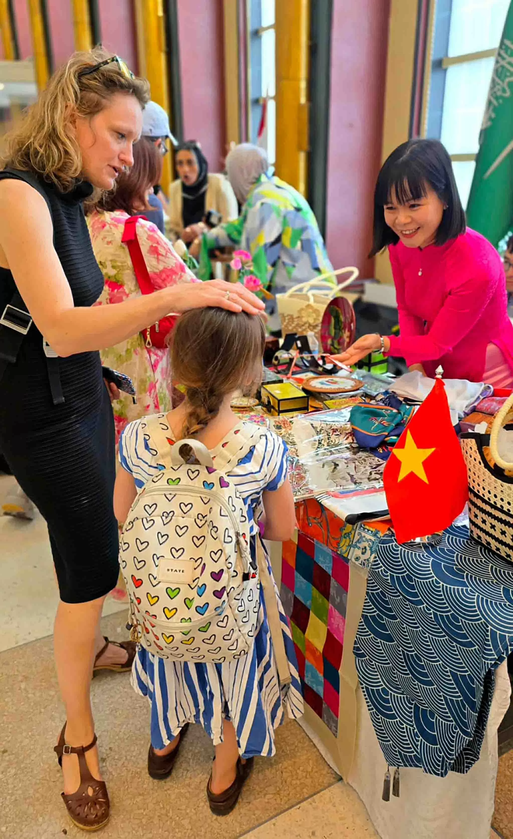 Ẩm thực và hàng thủ công Việt Nam ‘hút khách’ tại hội chợ Liên hợp quốc Ẩm thực và hàng thủ công Việt Nam ‘hút khách’ tại hội chợ Liên hợp quốc