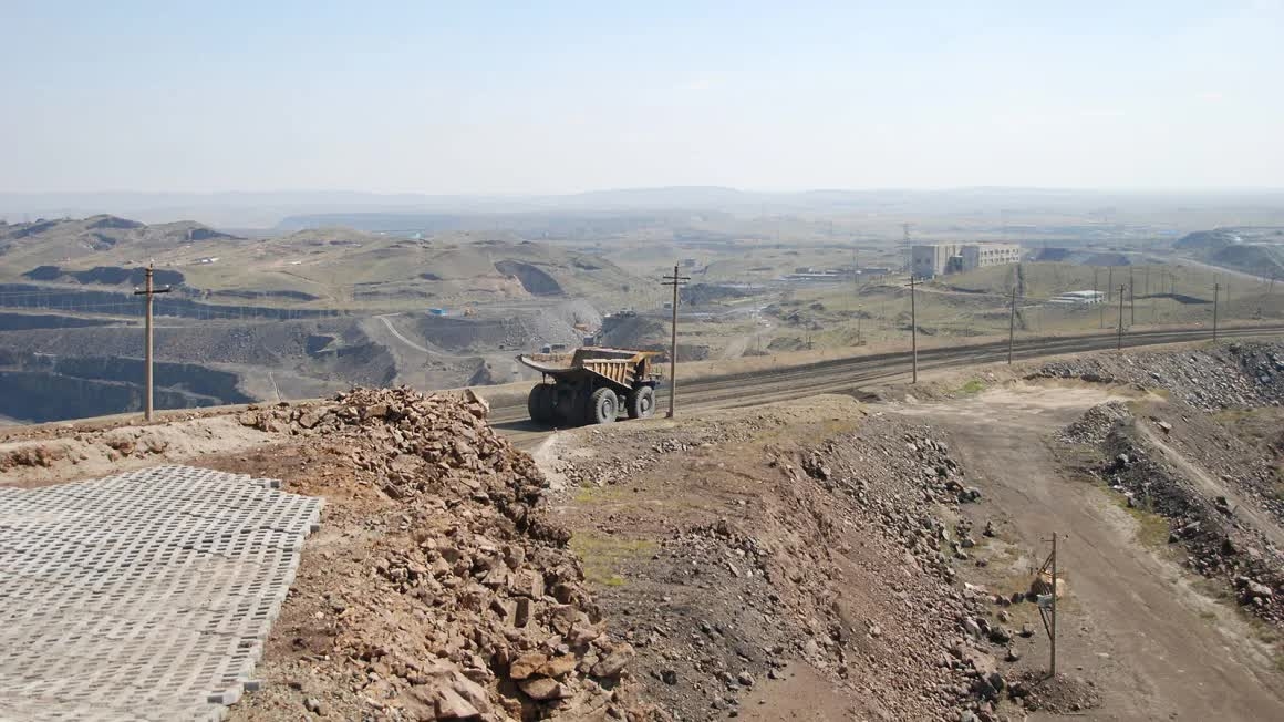 Lo Trung Quốc siết nguồn cung đất hiếm, Nhật Bản có bước đi mới