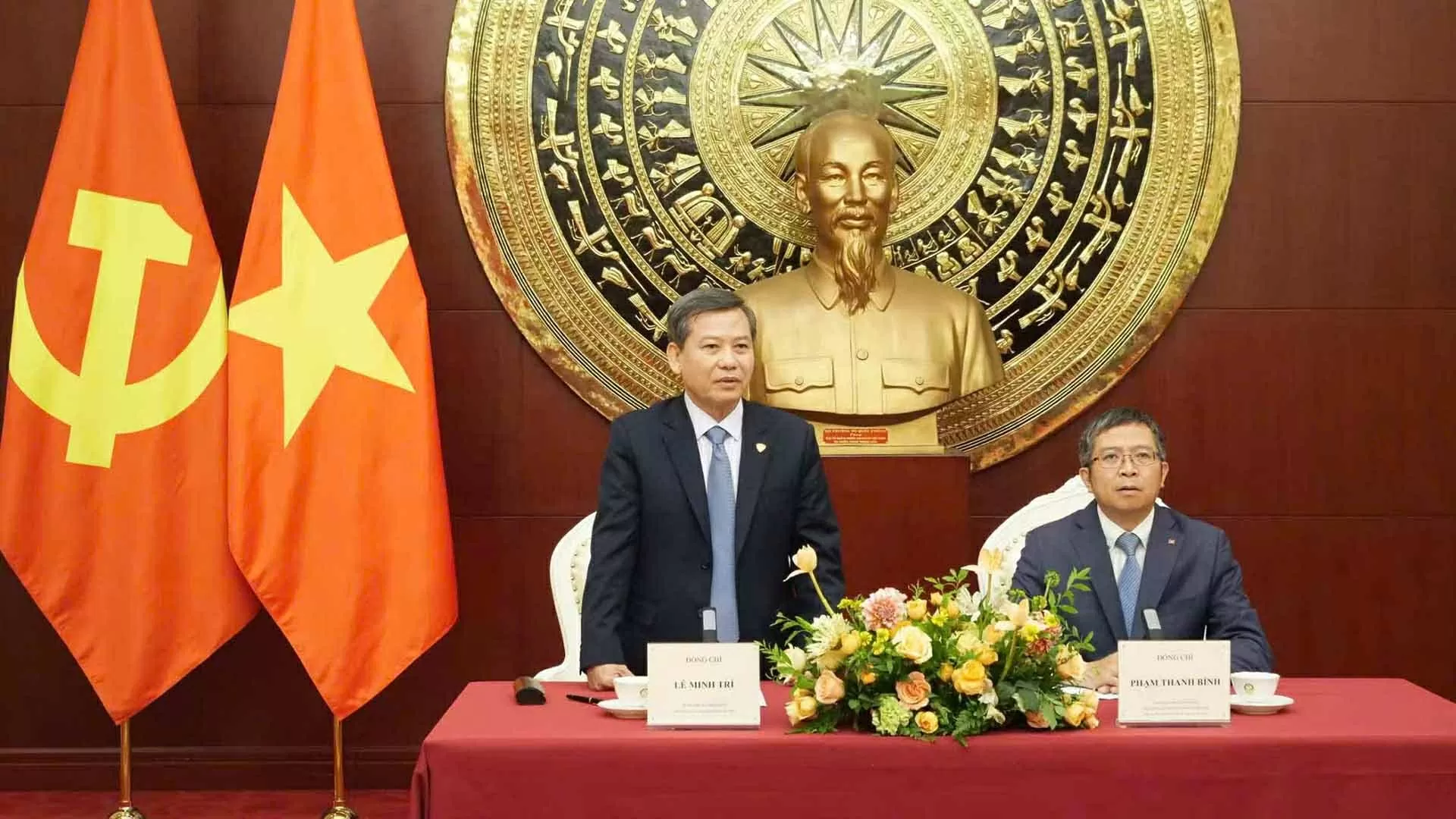 Chánh án Tòa án Nhân dân tối cao thăm, làm việc với Đại sứ quán Việt Nam tại Trung Quốc Chánh án Tòa án Nhân dân tối cao thăm, làm việc với Đại sứ quán Việt Nam tại Trung Quốc