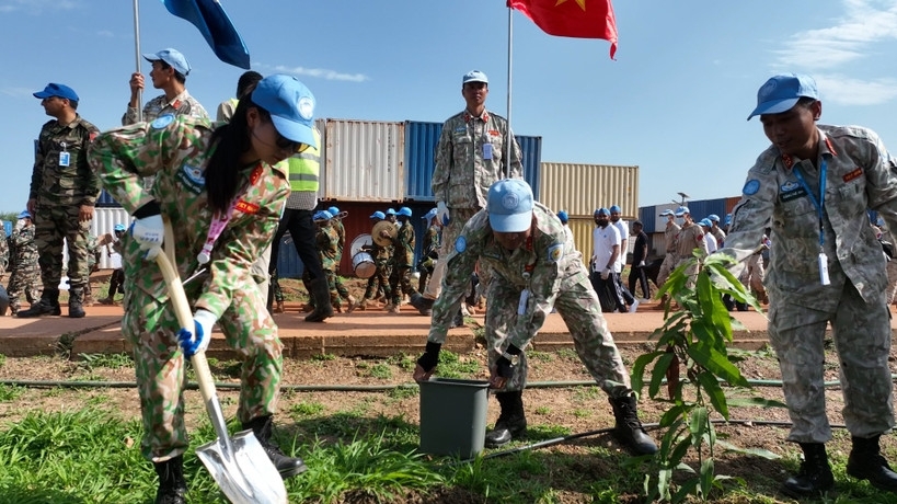 Lính công binh Việt Nam hưởng ứng Ngày Môi trường thế giới ở Abyei